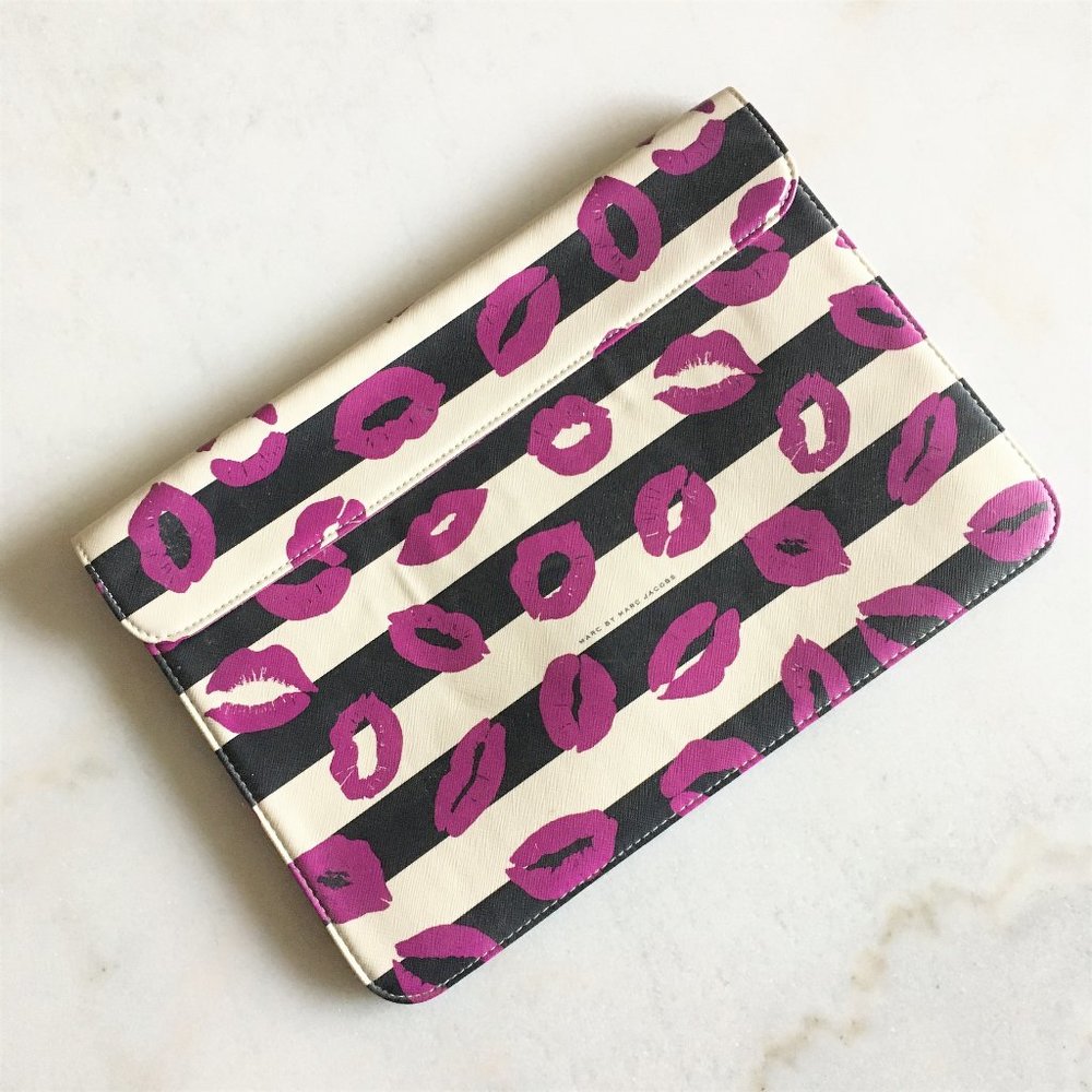 Marc Jacobs laptop tablet sleeve striped, black, lips / kisses